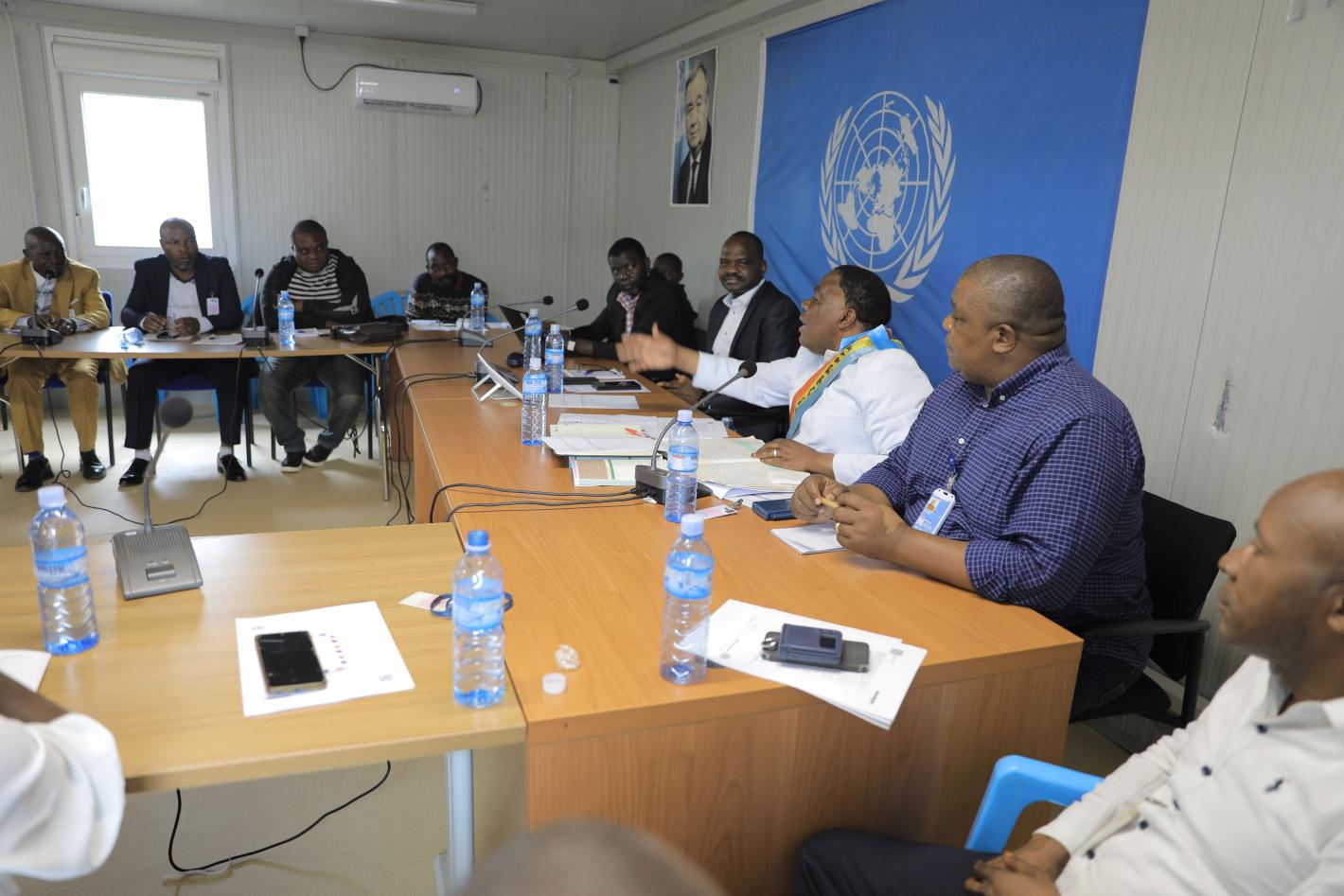 Trente chefs de quartier issus des quatre communes de la ville de Beni se sont réunis récemment pour discuter du renforcement de leur collaboration avec la MONUSCO. Trente chefs de quartier issus des quatre communes de la ville de Beni se sont réunis récemment pour discuter du renforcement de leur collaboration avec la MONUSCO.