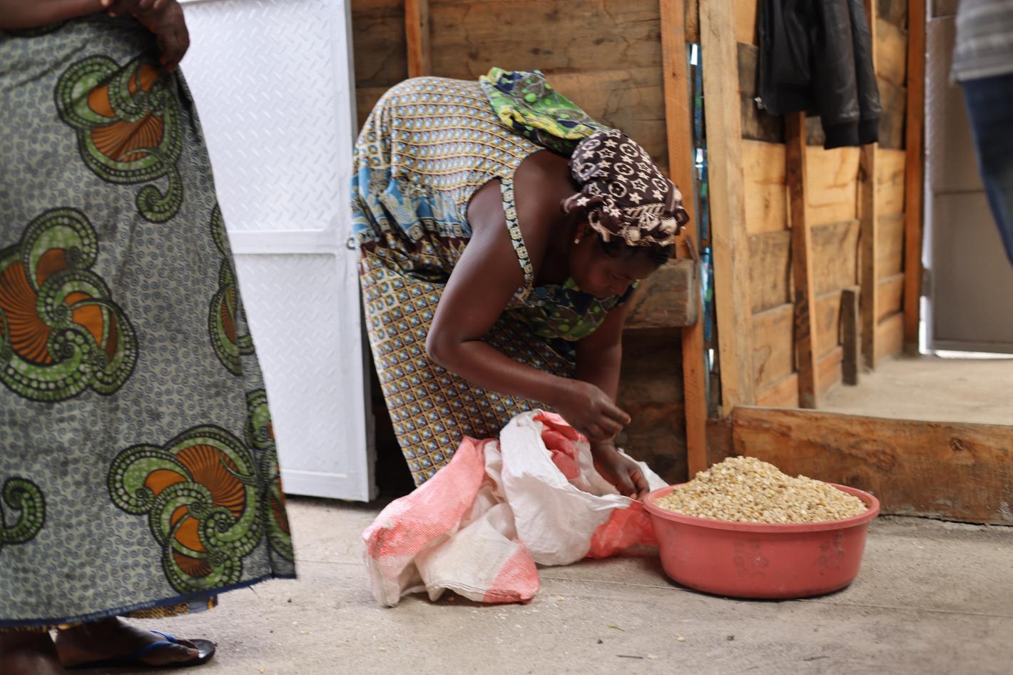 Un des volets les plus visibles du projet a été inauguré à Buhima, un village du groupement de Munigi : le premier moulin à grain communautaire.