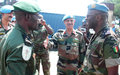 Le chef de la Force de la MONUC, général Babacar Gaye, inspecte la brigade du Nord Kivu